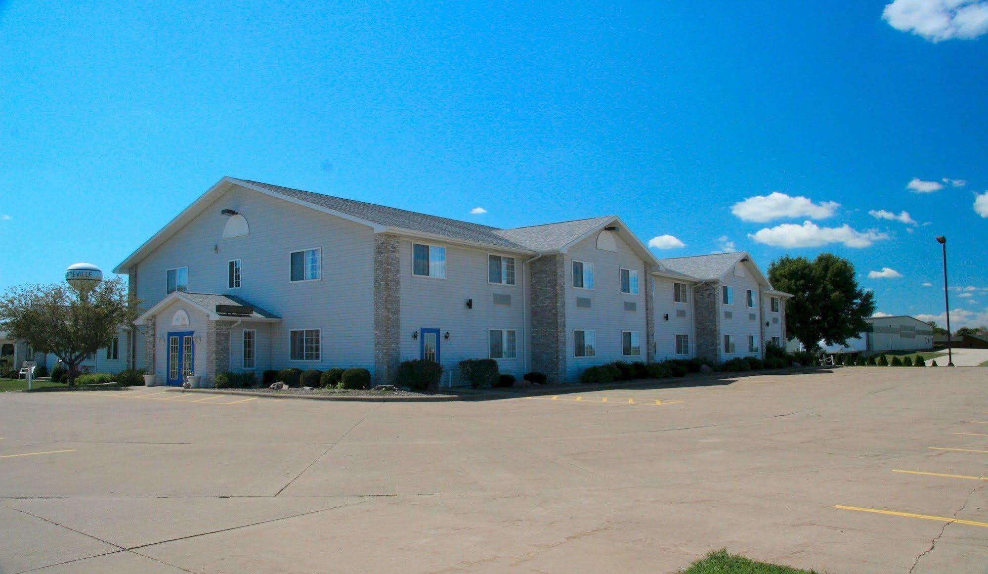 Cobblestone Inn & Suites - Platteville Exterior photo